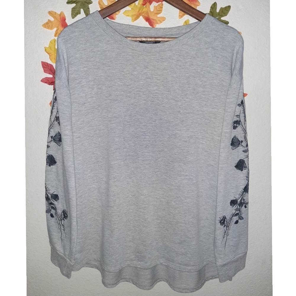 Vera Wang Crewneck Sweater